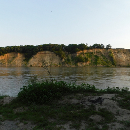 orilla del río