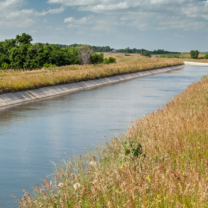 Canal de irrigacion