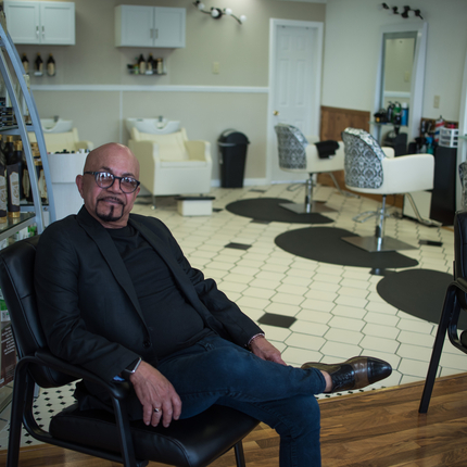 William Castellanos, ahora propietario de Sabrina Salon, LLC