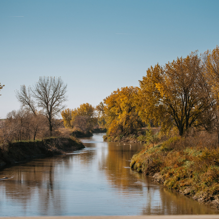 Río durante el otoño